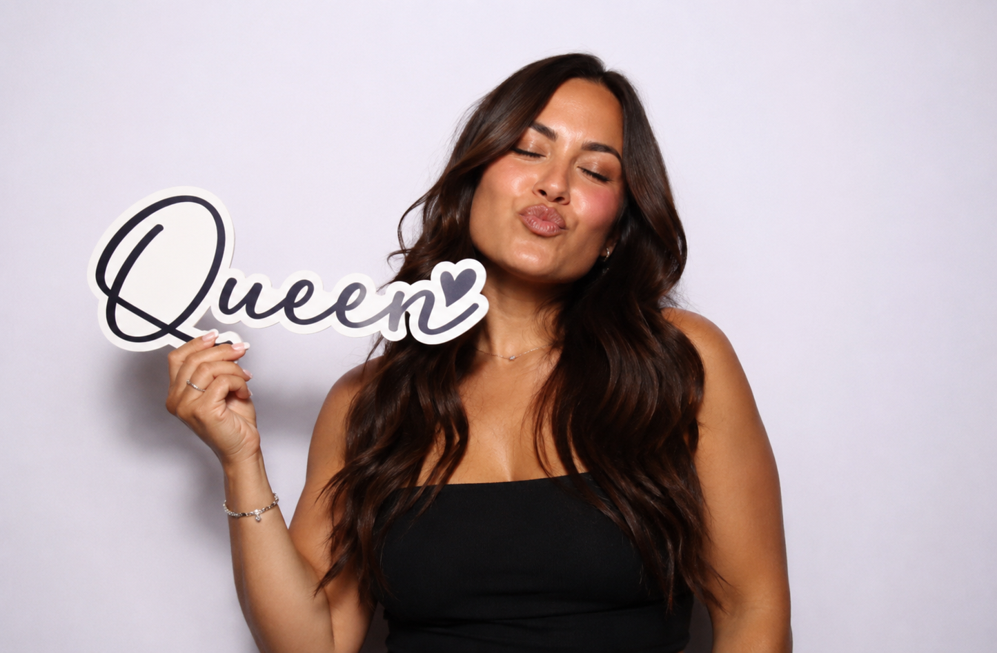 SINGLE PROP: QUEEN